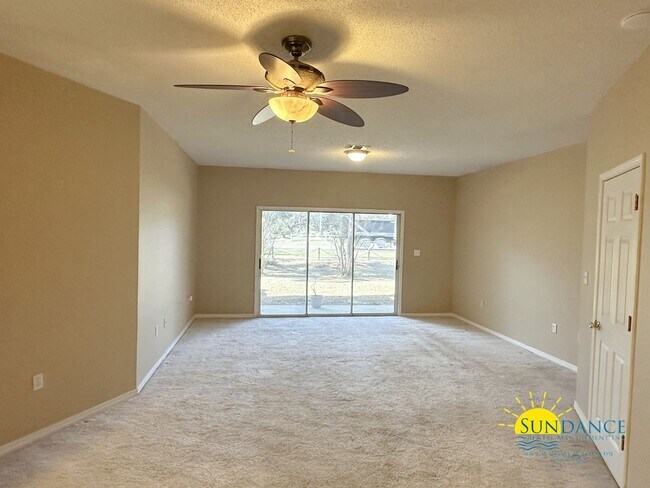 Foto del edificio - 3 Bedroom Townhome with Community Pools, Dock & Beach Access in Hidden Bay Village!