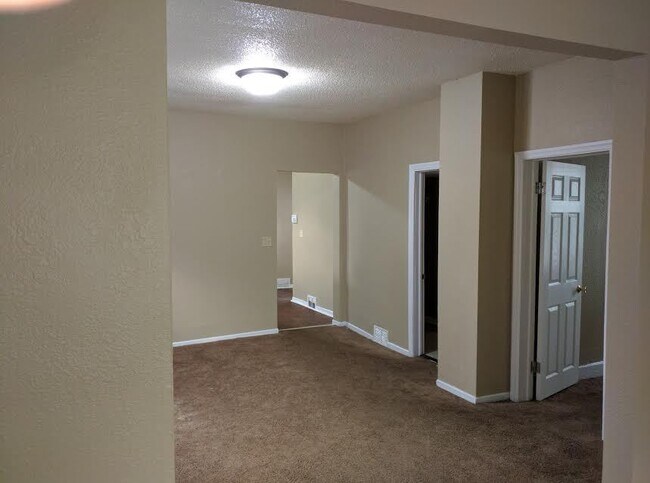 Building Photo - St. Paul home in Great Dayton's Bluff area