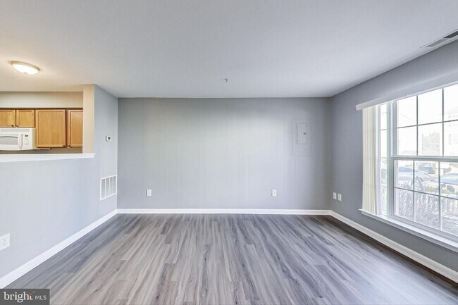 Building Photo - 623 Sprite Way