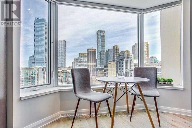 Photo du bâtiment - 155 Yorkville Ave