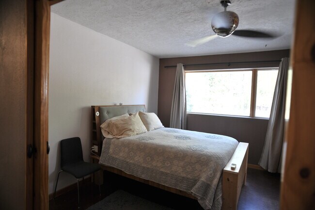 Foto del edificio - 15871 Deedon Rd