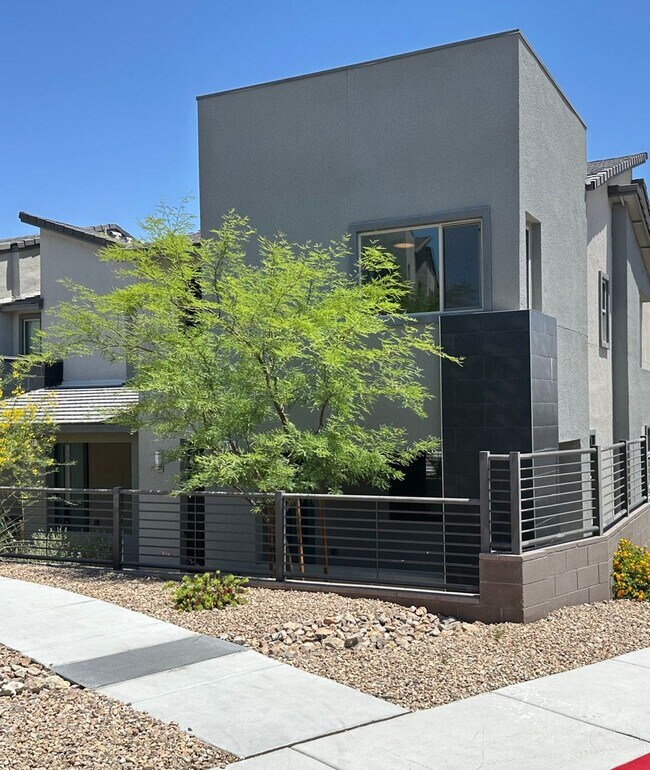 Building Photo - Summerlin Village 21
