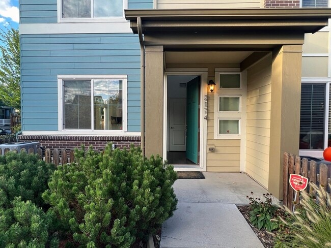 Building Photo - 3 Bedroom Condo in Denver