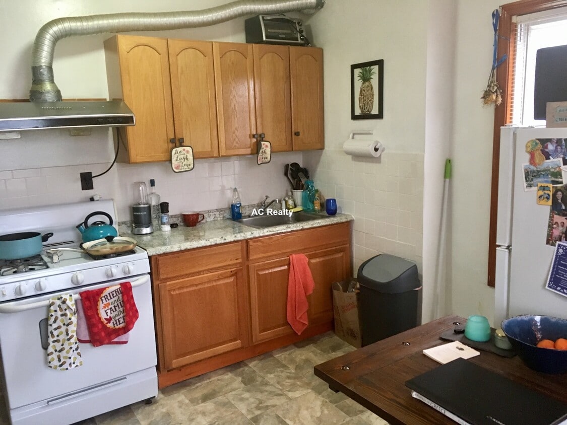 Primary Photo - 52 Highland Ave