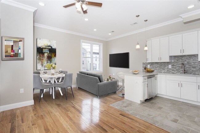 Foto del edificio - 247 Cambridge Ave