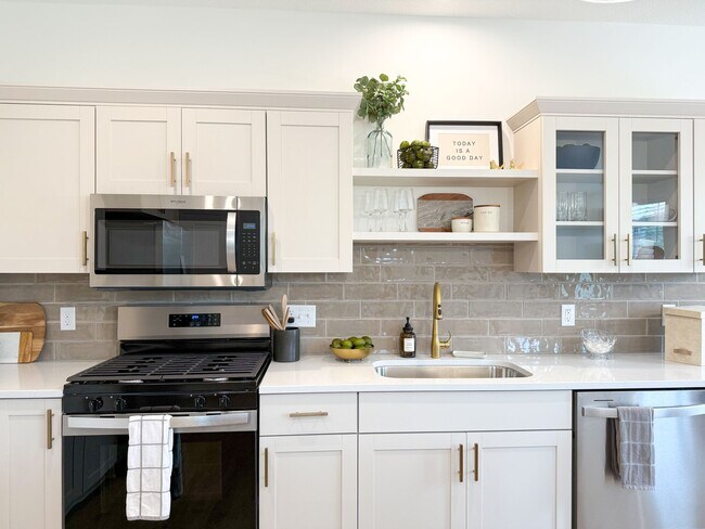 Foto del edificio - Woodhelm Townhomes