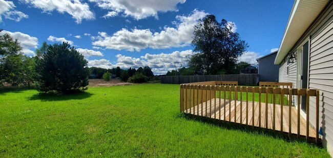 Building Photo - Charming NEW BUILD in quiet neighborhood