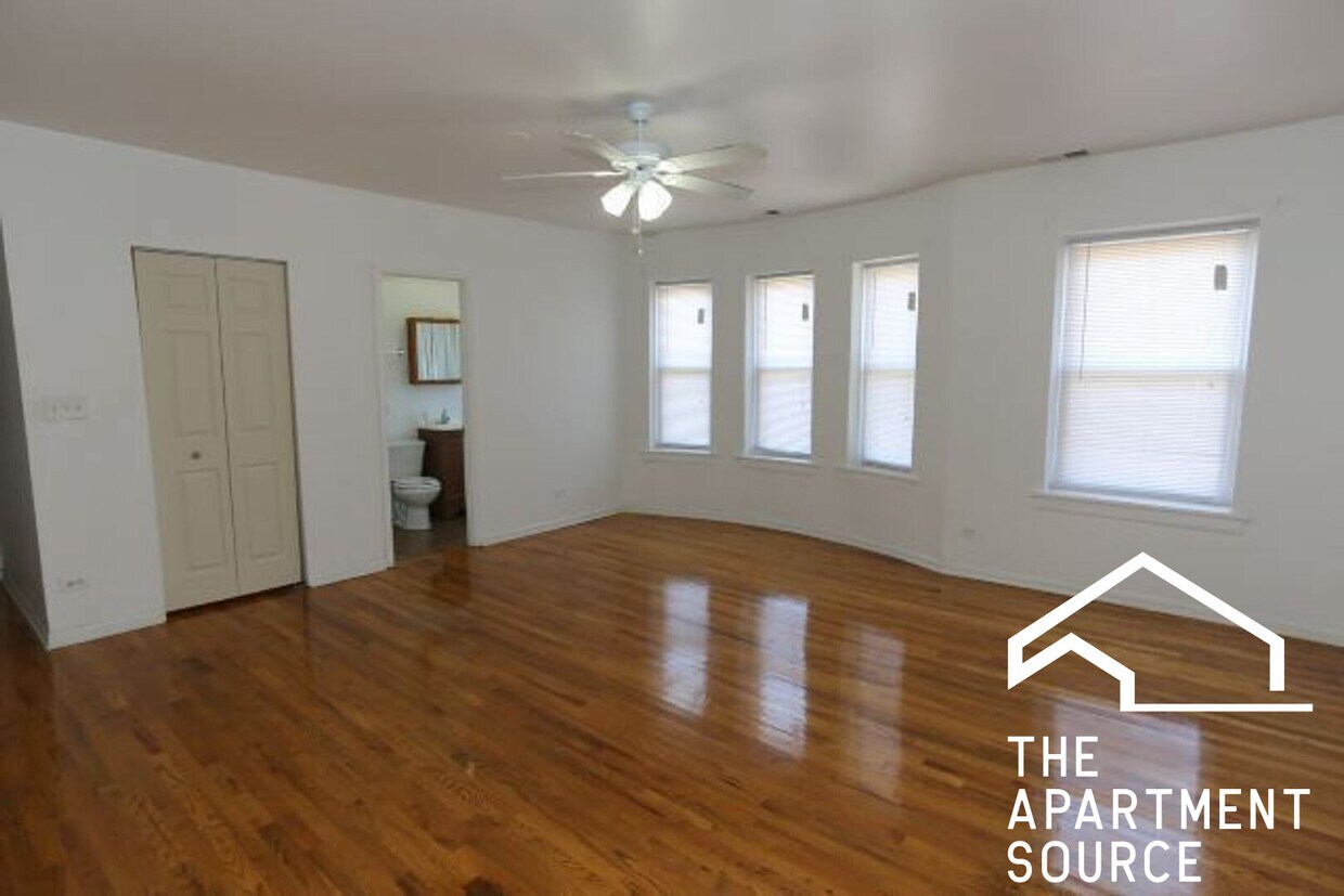 Foto principal - 4529 N Malden St