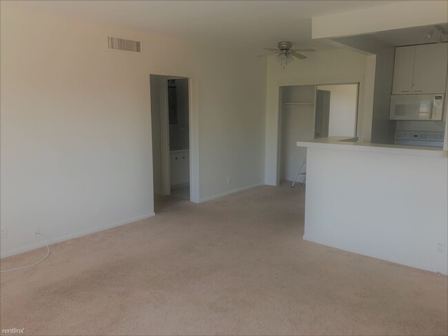 Building Photo - 2 br, 1.5 bath Condo - Imperial Point Gardens