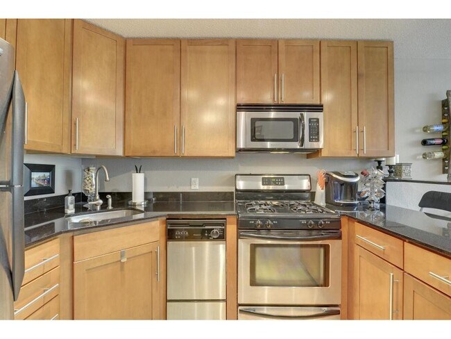 Foto del edificio - 2530 1st Ave S