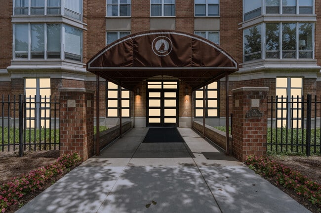 Building Photo - 250 E Harbortown Dr