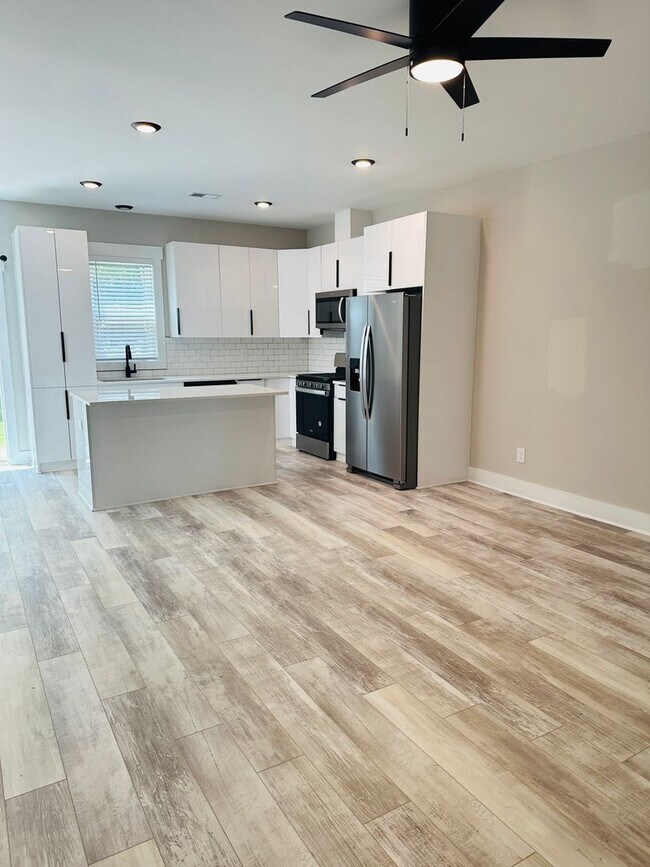 Foto del edificio - Beautiful Townhome