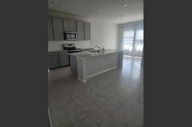 Foto del edificio - 17633 Shafer Dr