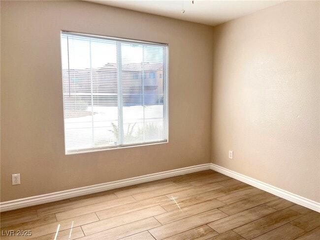 Building Photo - 672 Wessex Dr