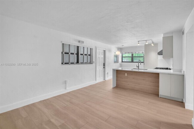 Foto del edificio - 3265 Virginia St