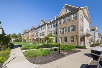 Building Photo - 17 Cortland Ct