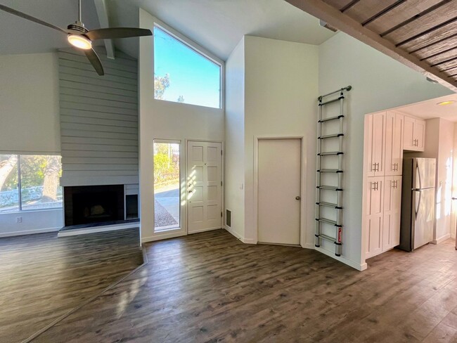 Building Photo - 1 Bedroom Plus Loft in Encinitas