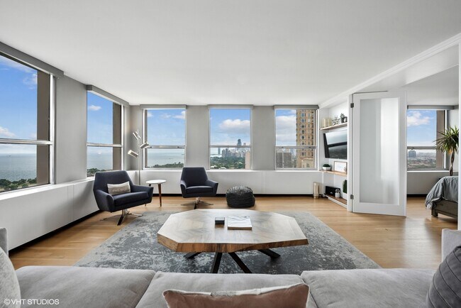 Foto del edificio - 2626 N Lakeview Ave