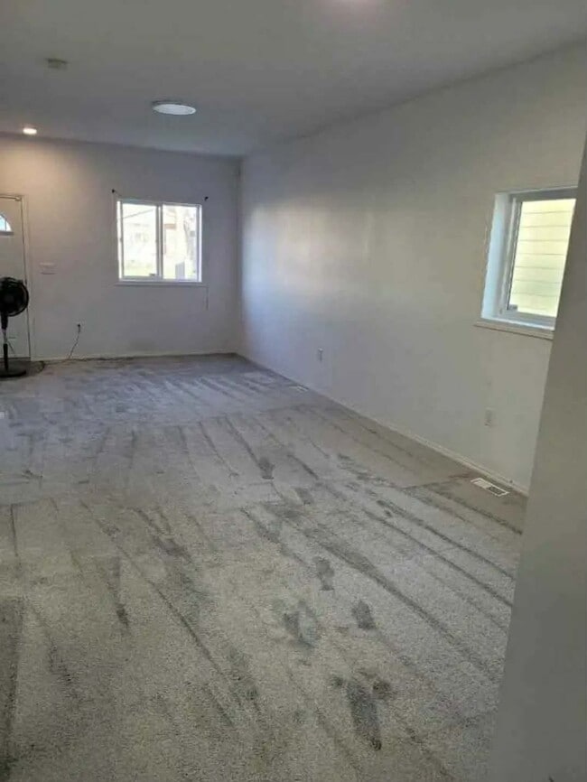 Building Photo - 760 Burrows Ave