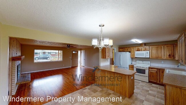 Building Photo - 3 br, 2 bath House - 911 Martin Drive
