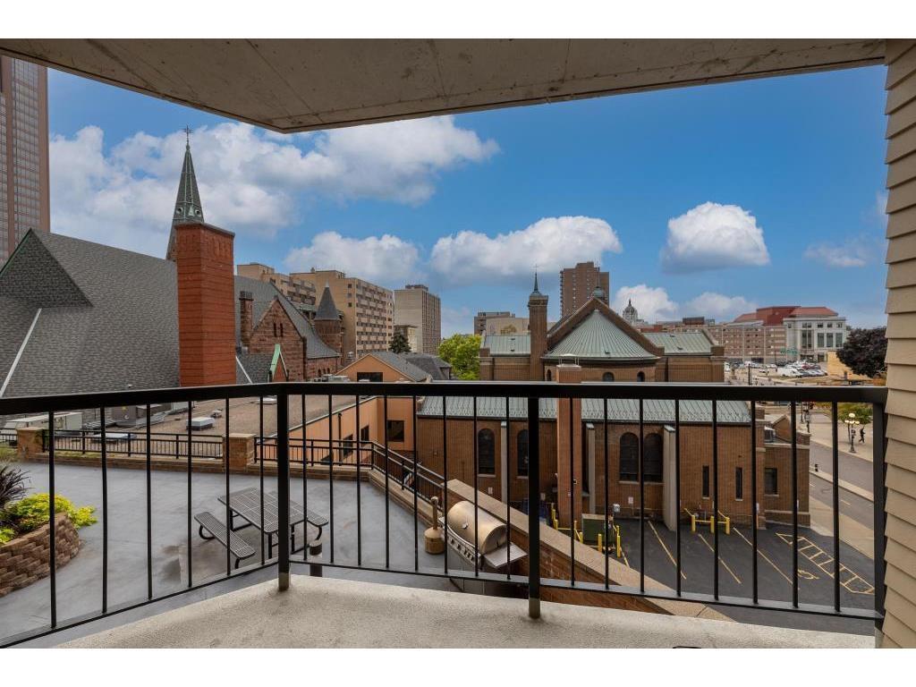 Foto principal - 78 10th St E