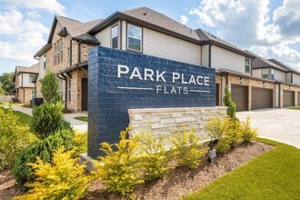 Building Photo - 115 Park Place Cir