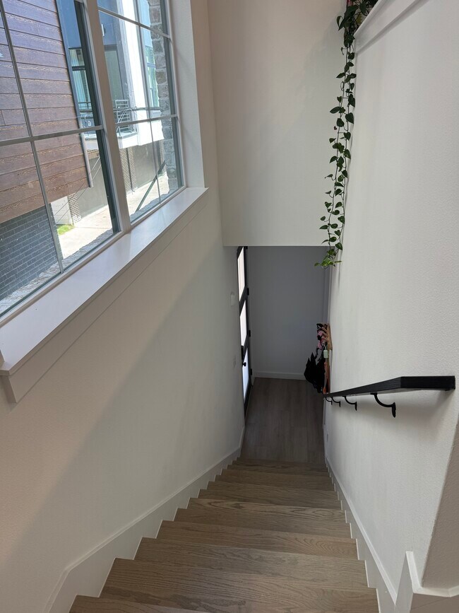 Foto del edificio - 419 W 9th St