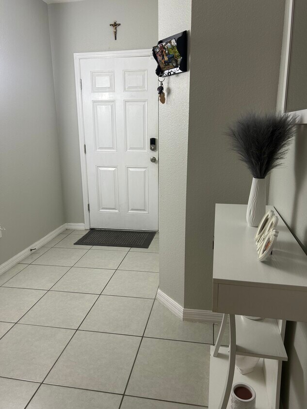 Foto del edificio - 10910 Golden Acorn Ave