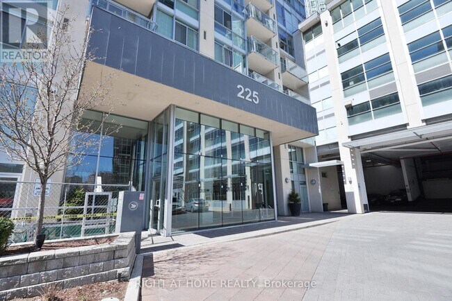 Building Photo - 225 Webb Dr