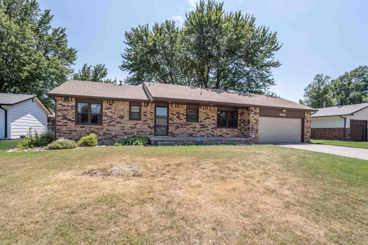 Foto principal - 8209 W 17th St N