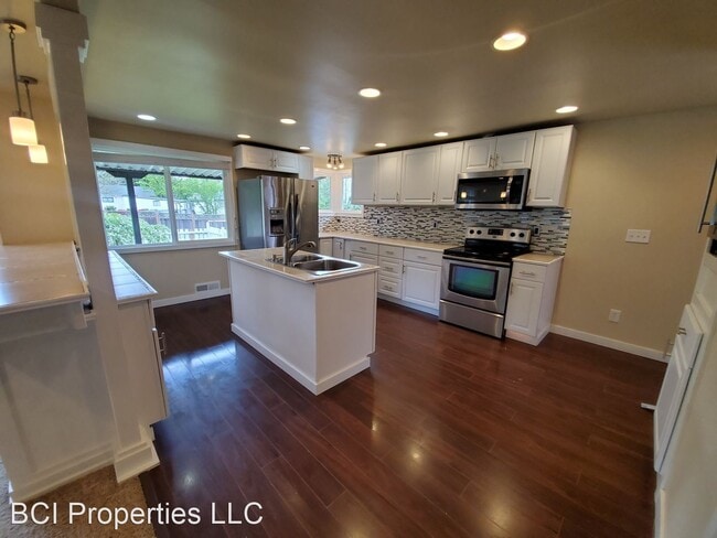 Building Photo - 4 br, 2 bath Apartment - 2717 S. Fruitland
