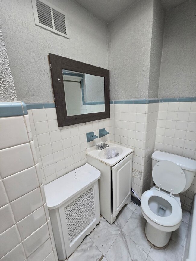 Building Photo - 3BR Home + Finished Basement + 1BR Apt