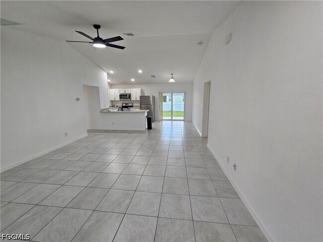 Foto del edificio - 2523 NE 6th Pl