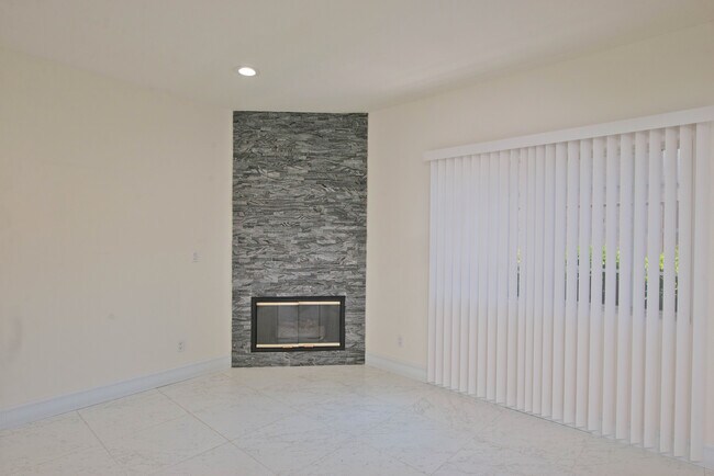 Foto del edificio - 425 W California Ave