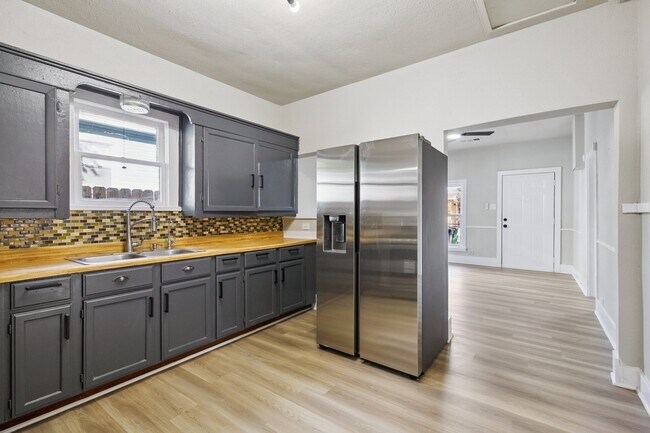 Foto del edificio - 2332 E hughston 78202