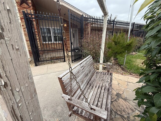 Foto del edificio - 822 Hidden Valley Dr