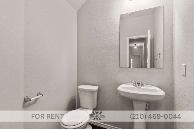 Foto del edificio - 13550 Lily Ln