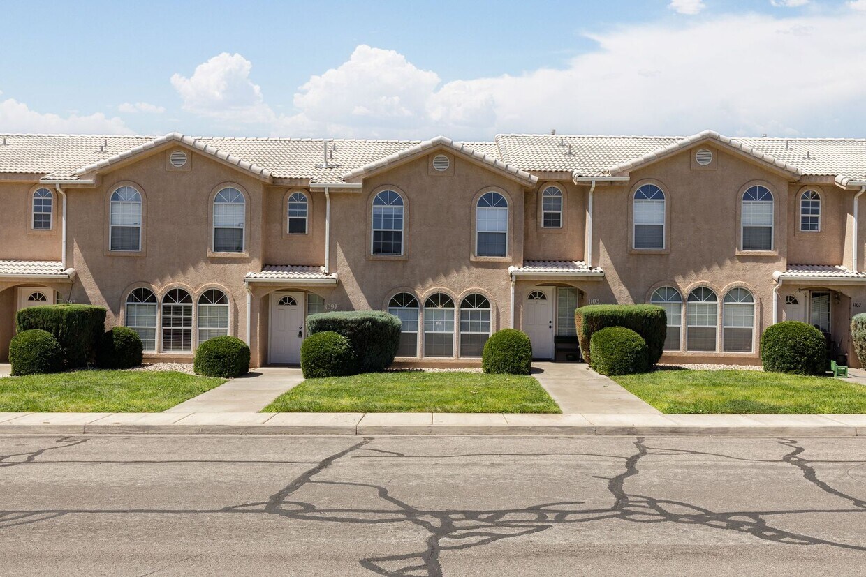 Primary Photo - 3 Bedroom, 2.5 Bathroom Parkside Townhome
