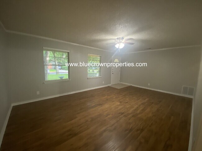 Foto del edificio - 1521 Larkspur Dr