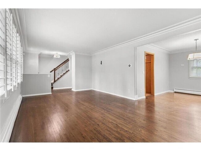 Foto del edificio - 6325 Brookview Ave