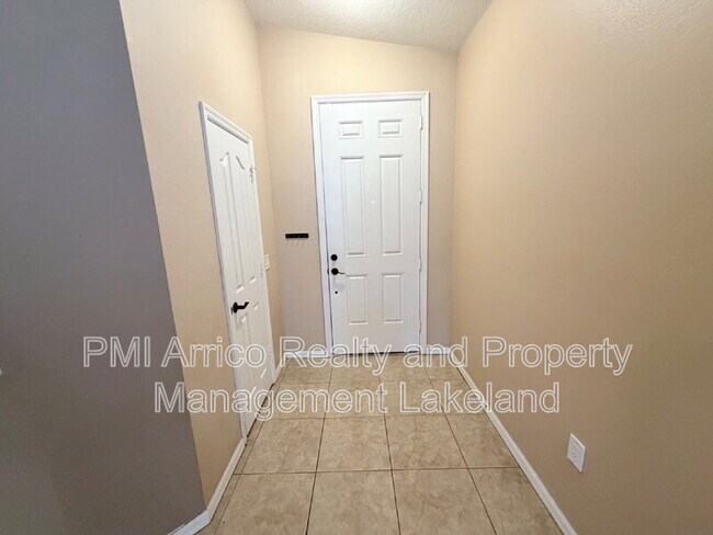 Foto del edificio - 3227 Ogden Dr