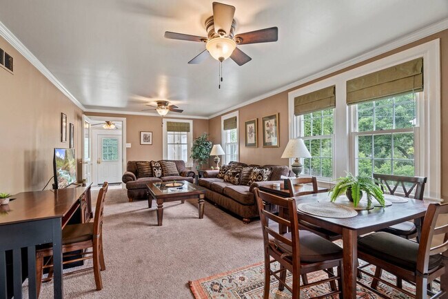 Foto del edificio - 42 Old Lancaster Rd