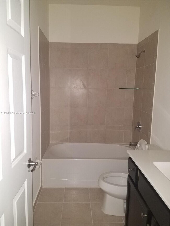 Foto del edificio - 3741 SE 1st St