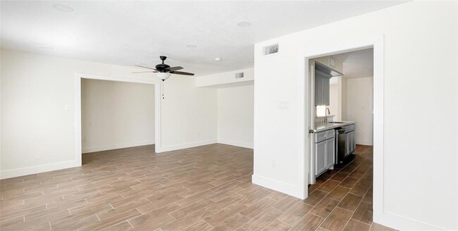 Building Photo - 9514 Skyline Dr