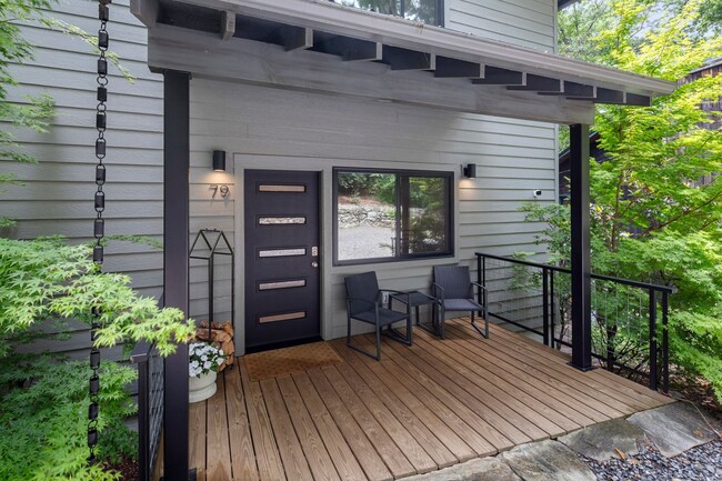 Building Photo - Gorgeous East-West Asheville Home on a Woo...