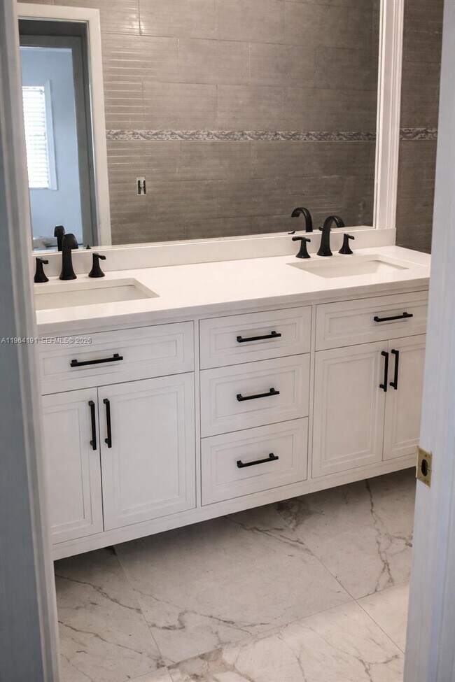 Building Photo - 22335 Palomita Dr