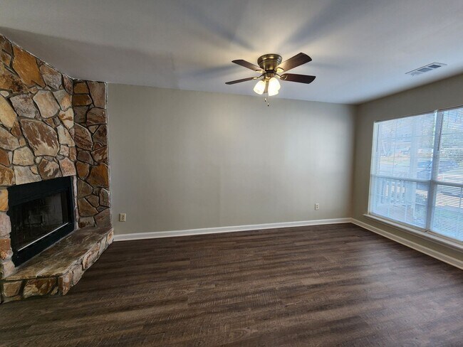 Foto del edificio - 6360 Windsor Gate Ln