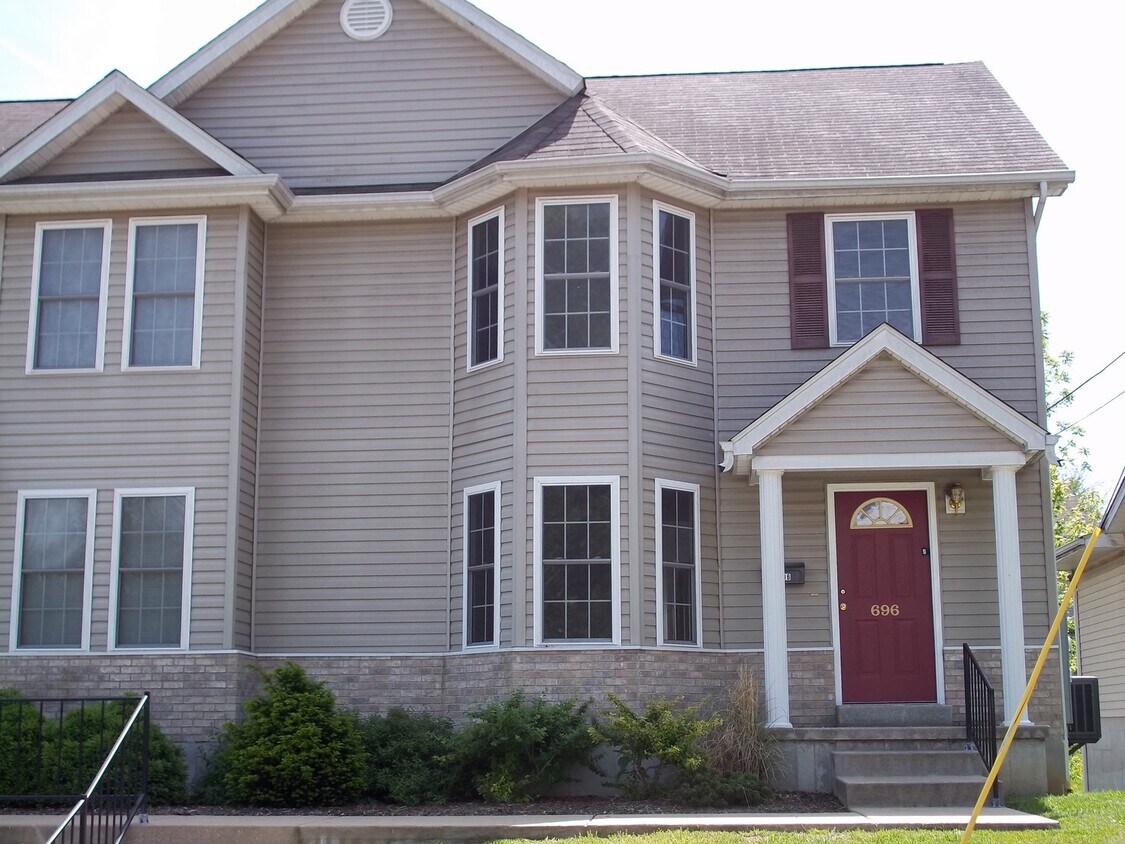 Primary Photo - 696 James Street