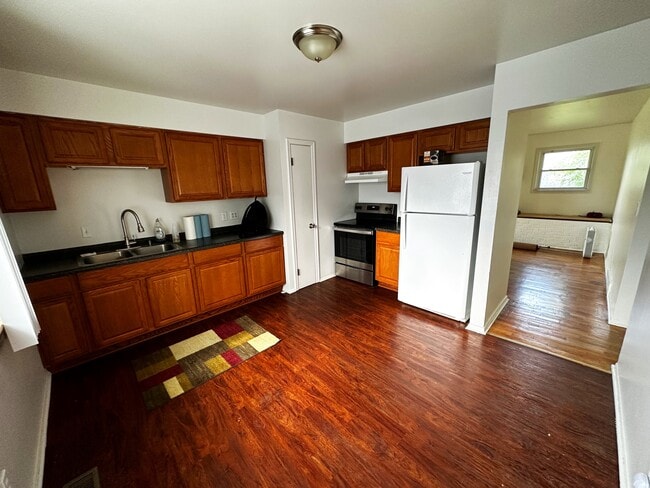 Building Photo - 1490 Brady Ave