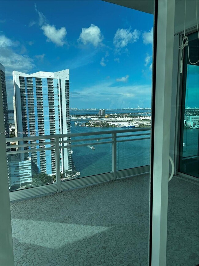 Foto del edificio - 900 Brickell Key Blvd